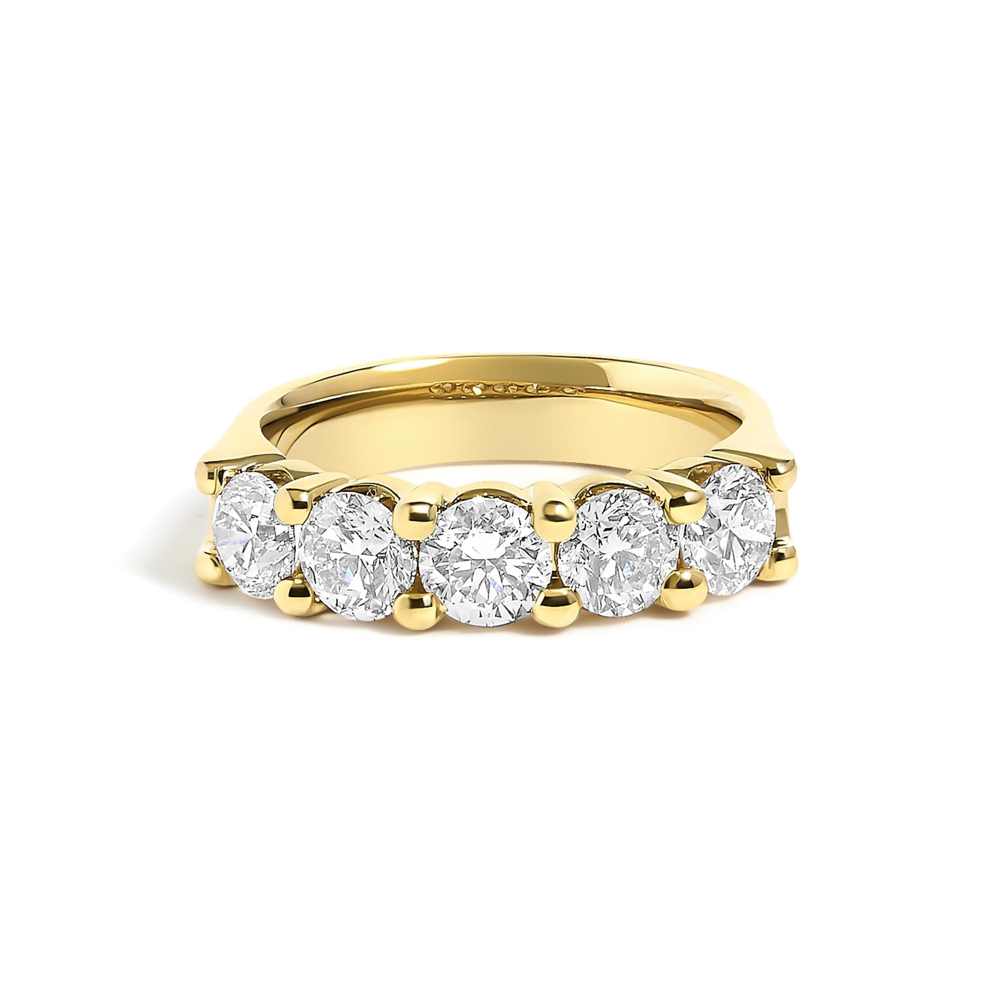 Anillo de banda de cinco piedras con diamantes redondos de 2 ct. p.t. en oro de 14K, foto 1