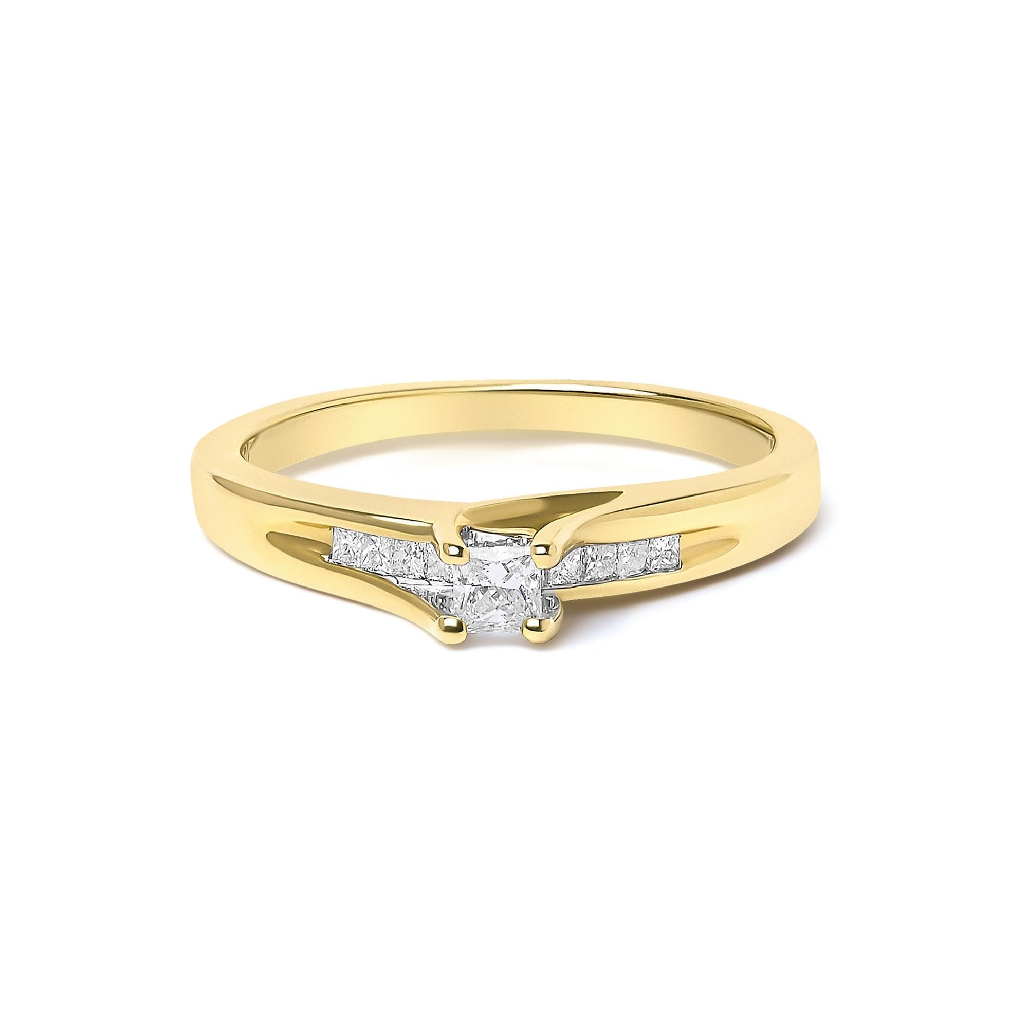 Anillo de compromiso con diamantes de talla princesa de 1/4 ct. p.t. en oro amarillo de 14K, foto 1