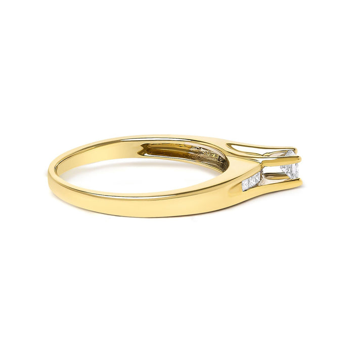 Anillo de compromiso con diamantes de talla princesa de 1/4 ct. p.t. en oro amarillo de 14K, foto 2