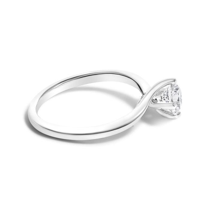 Anillo de compromiso solitario bypass con diamante redondo cultivado en laboratorio de 4/5 ct. p.t. en oro blanco de 14K, foto 2