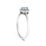 Anillo de halo con piedra natal ovalada de 5x3mm y detalle de diamante en oro blanco de 10K, foto 54