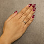 Anillo de halo con piedra natal ovalada de 5x3mm y detalle de diamante en oro blanco de 10K, foto 32