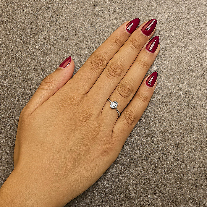 Anillo de halo con piedra natal ovalada de 5x3mm y detalle de diamante en oro blanco de 10K, foto 31