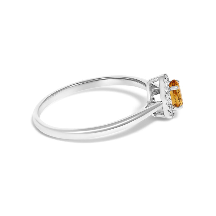 Anillo de halo con piedra natal ovalada de 5x3mm y detalle de diamante en oro blanco de 10K, foto 19