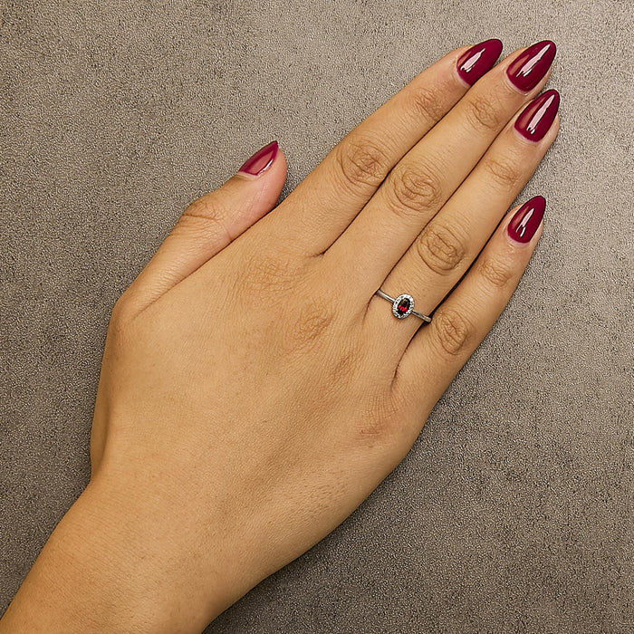 Anillo de halo con piedra natal ovalada de 5x3mm y detalle de diamante en oro blanco de 10K, foto 28