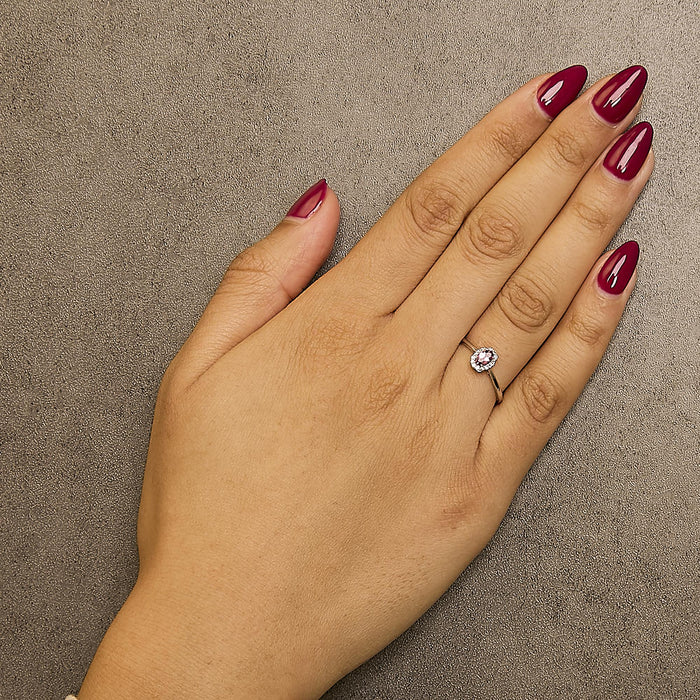 Anillo de halo con piedra natal ovalada de 5x3mm y detalle de diamante en oro blanco de 10K, foto 25