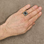 Anillo geométrico para hombre con diamantes blancos y negros tratados de 1 1/4 ct. p.t. en oro amarillo de 10K, foto 3