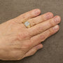 Anillo de banda acanalada para hombre con diamantes de 1/3 ct. p.t. en plata de ley bañada en oro amarillo de 14K, foto 3