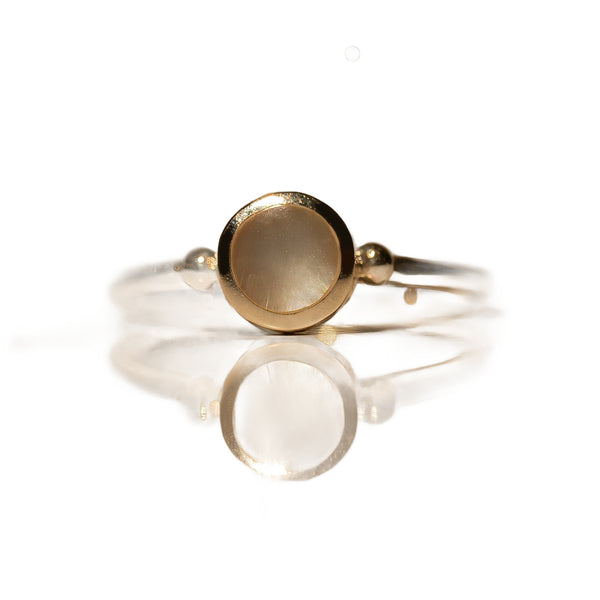 Geneviéve Mother of Pearl Ring, photo 1