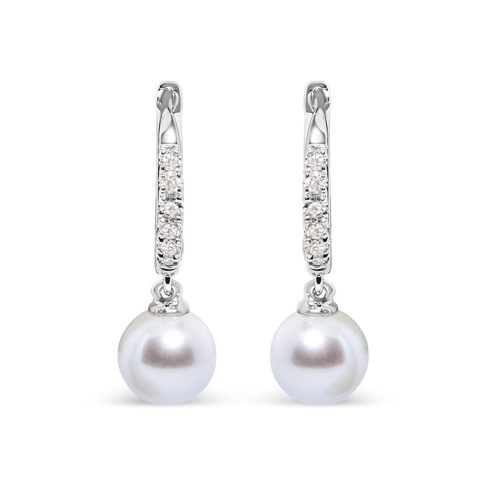 Aretes de aro Huggie colgantes con perla cultivada de agua dulce de 6x6mm y detalles de diamante en oro blanco de 10K, foto 1