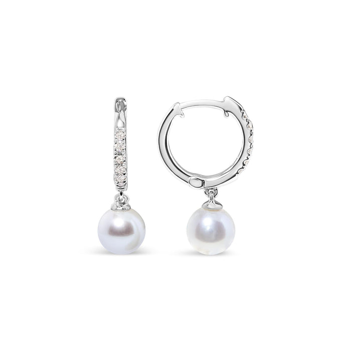 Aretes de aro Huggie colgantes con perla cultivada de agua dulce de 6x6mm y detalles de diamante en oro blanco de 10K, foto 4