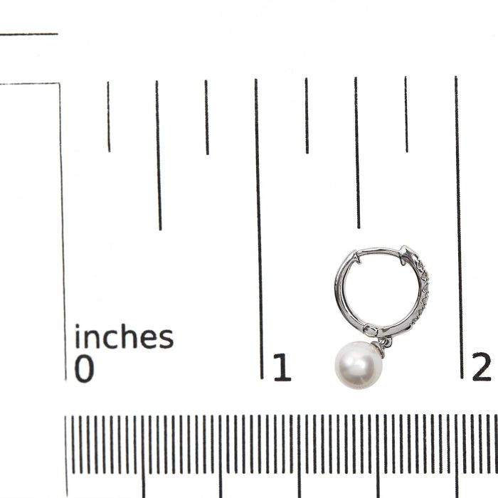 Aretes de aro Huggie colgantes con perla cultivada de agua dulce de 6x6mm y detalles de diamante en oro blanco de 10K, foto 5