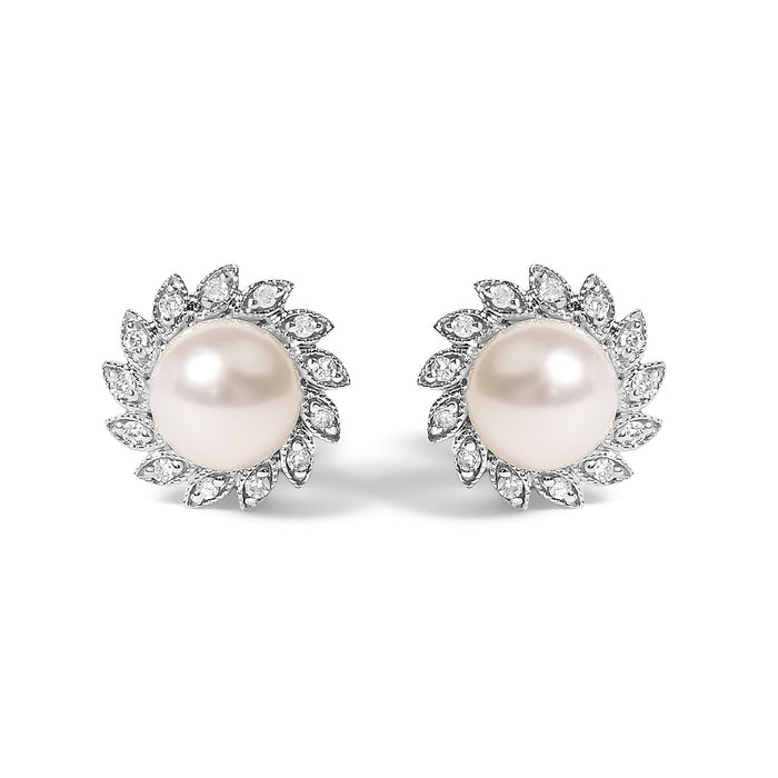 Aretes de botón de halo estilo reliquia familiar con perla cultivada y detalles de diamante en oro blanco de 10K, foto 1