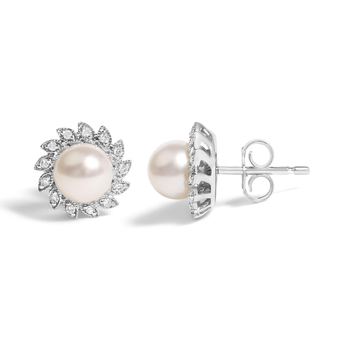 Aretes de botón de halo estilo reliquia familiar con perla cultivada y detalles de diamante en oro blanco de 10K, foto 4