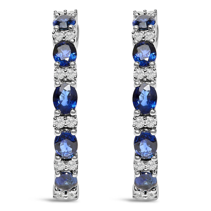 Aretes de aro alternos con zafiro azul ovalado de 4x3 mm y diamantes de 1/4 ct. p.t. en oro blanco de 14K, foto 2