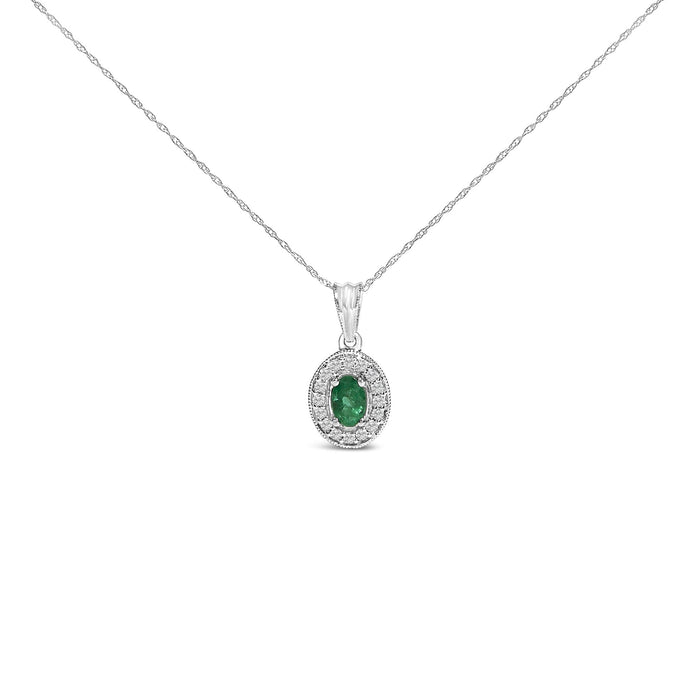 Collar con colgante de halo con esmeralda verde ovalada de 6x4 mm y diamantes en oro blanco de 14K, foto 1