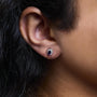 Aretes de botón de halo con piedra natal talla ovalada de 5x3mm y diamantes en oro blanco de 10K, foto 33