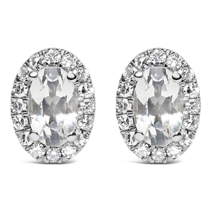 Aretes de botón de halo con piedra natal talla ovalada de 5x3mm y diamantes en oro blanco de 10K, foto 1