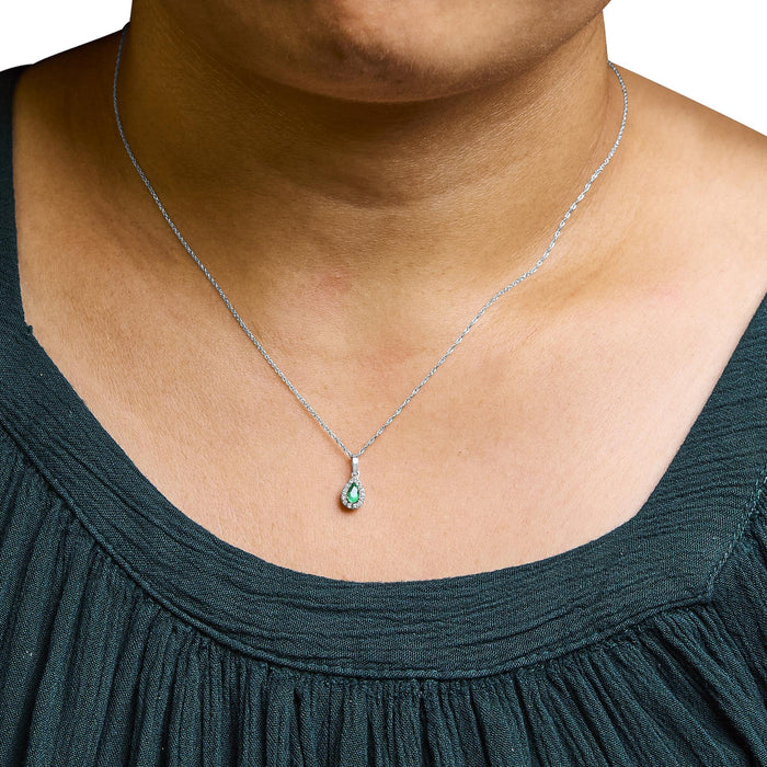 Collar con colgante de halo en forma de pera con gema de 5x3mm y detalle de diamante en oro blanco de 10K, foto 12