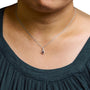 Collar con colgante de halo en forma de pera con gema de 5x3mm y detalle de diamante en oro blanco de 10K, foto 11