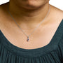 Collar con colgante de halo en forma de pera con gema de 5x3mm y detalle de diamante en oro blanco de 10K, foto 9