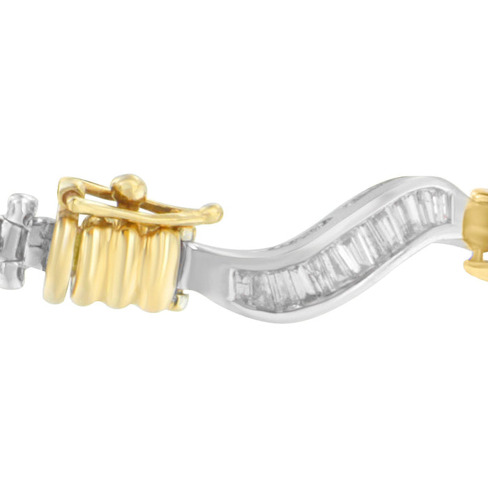 Pulsera en espiral Original Classics con diamantes baguette de 2 ct. p.t. en oro de dos tonos de 10K, foto 2