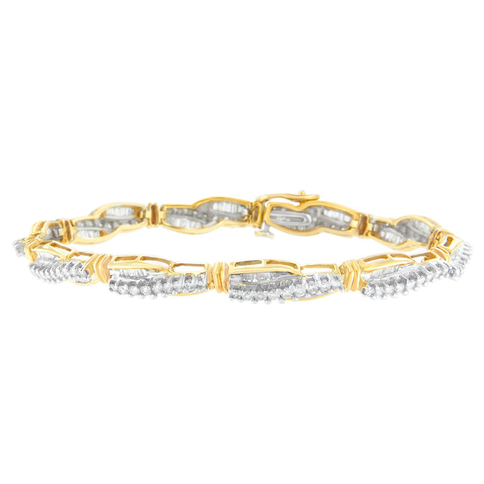Pulsera Winding Love con diamantes redondos y baguette de 3 ct. p.t. en oro amarillo de 14K, foto 1