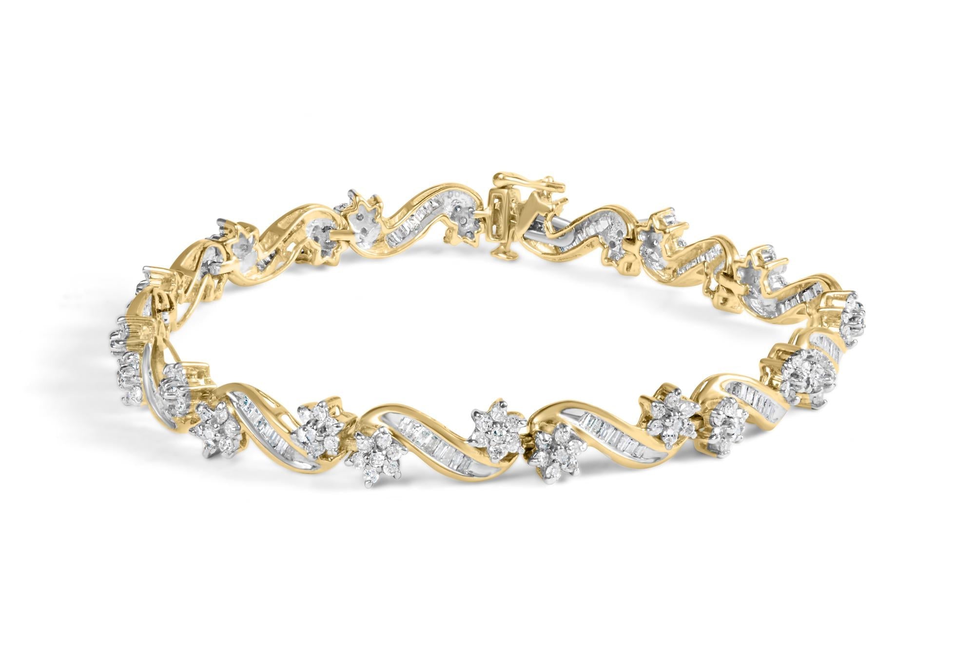 Pulsera de eslabones florales con diamantes redondos y baguette de 3 ct. p.t. en oro amarillo de 10K, foto 1