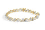 Pulsera de eslabones florales con diamantes redondos y baguette de 3 ct. p.t. en oro amarillo de 10K, foto 1