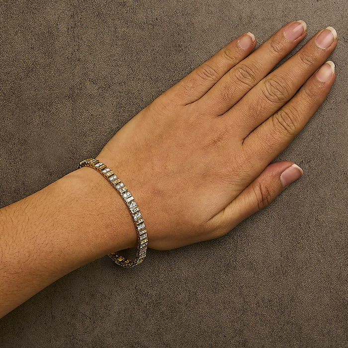 Pulsera tenis alterna de bisel y de garras con diamantes baguette y redondos de 4 ct. p.t. en oro amarillo de 10K, foto 3