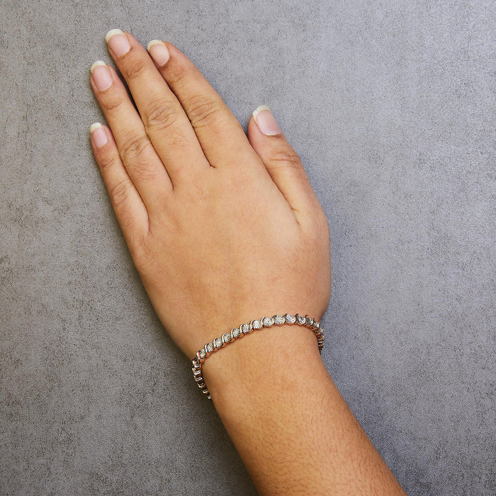 Pulsera tenis de eslabones en S con Miracle Plate redondo y diamantes de 1/10 ct. p.t. en plata de ley, foto 9