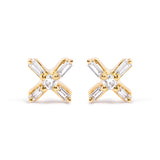 Aretes de botón de X entrecruzada con diamantes redondos y baguette de 1/10 ct. p.t. en oro amarillo de 10K