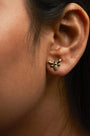 Aretes de botón de abejorro con detalles de diamante en oro amarillo de 10K, foto 3