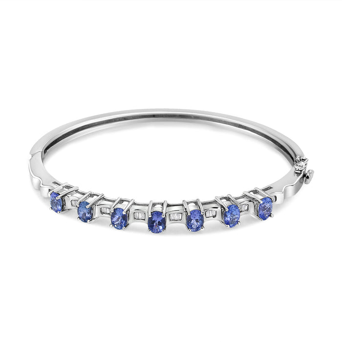 Brazalete rígido con tanzanita azul ovalada de 5mm y diamantes de 1/4 ct. p.t. en oro blanco de 14K, foto 1