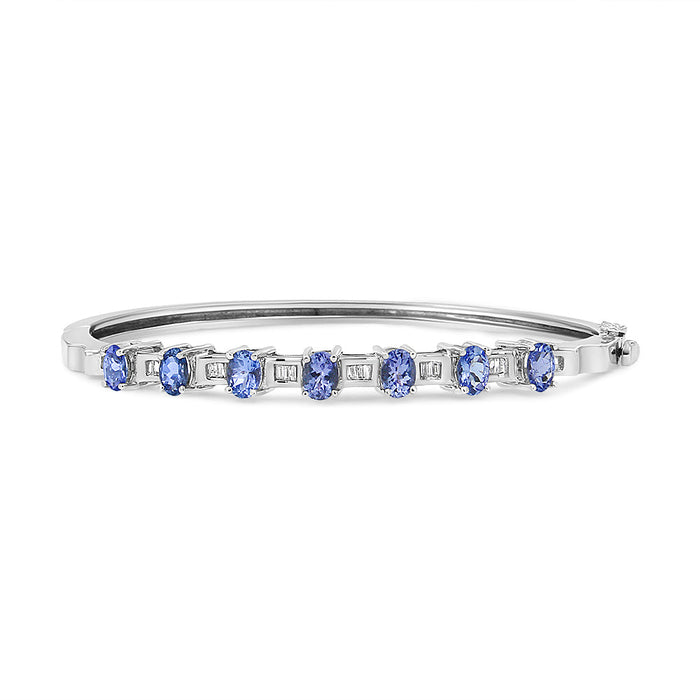 Brazalete rígido con tanzanita azul ovalada de 5mm y diamantes de 1/4 ct. p.t. en oro blanco de 14K, foto 4