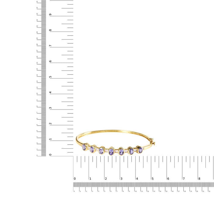 Brazalete rígido de bisel alterno con tanzanita ovalada de 5 mm y diamantes de 1/5 ct. p.t. en oro amarillo de 14K, foto 5