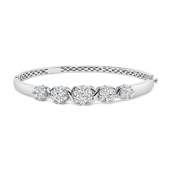Brazalete rígido de racimo floral graduado con diamantes de 2 1/2 ct. p.t. en oro blanco de 14K, foto 1