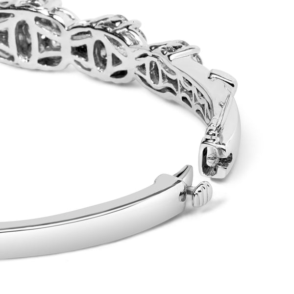 Brazalete rígido de racimo floral graduado con diamantes de 2 1/2 ct. p.t. en oro blanco de 14K, foto 2
