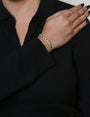 Pulsera bolo de corazones de lado con diamantes de 1/2 ct. p.t. en plata de ley bañada en oro amarillo, foto 3
