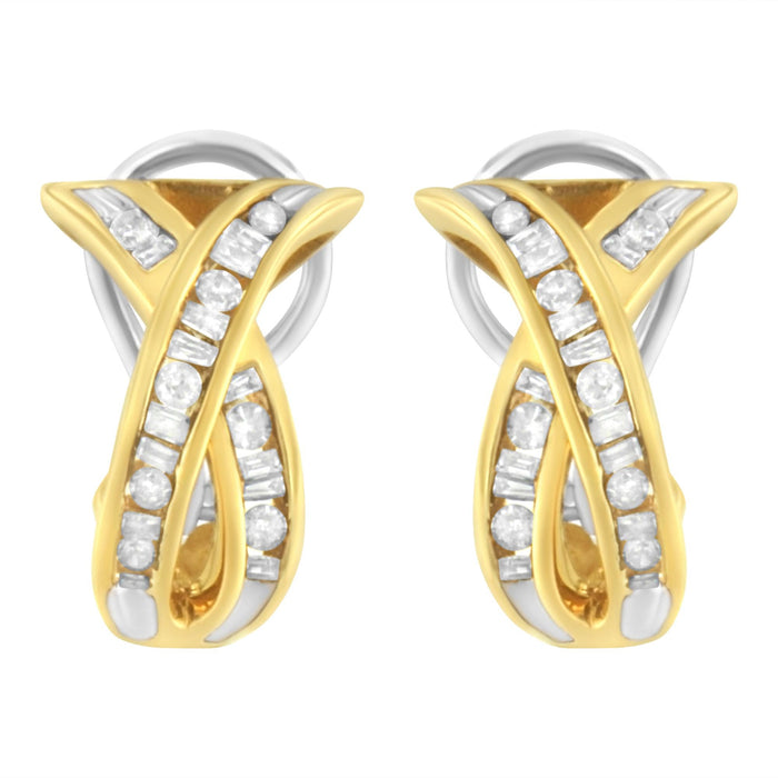 Aretes de aro cruzados en forma de X con diamantes redondos y baguette de 1/2 ct. p.t. en oro amarillo y blanco de 14K, foto 4