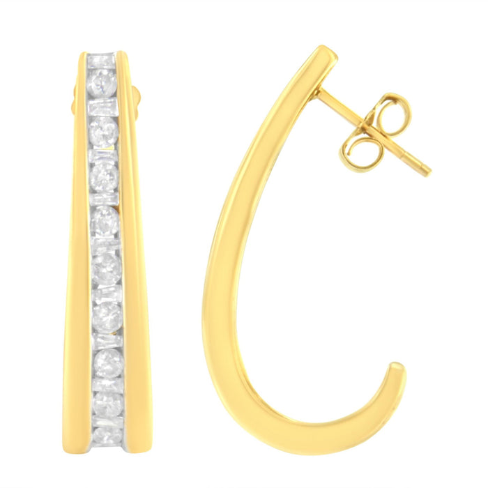 Aretes de aro en J de engaste de canal con diamantes de 1 ct. p.t. en oro amarillo de 10K, foto 2