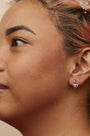 Aretes de botón colgantes de corazón con diamantes de 1/6 ct. p.t. en oro blanco de 14K, foto 3