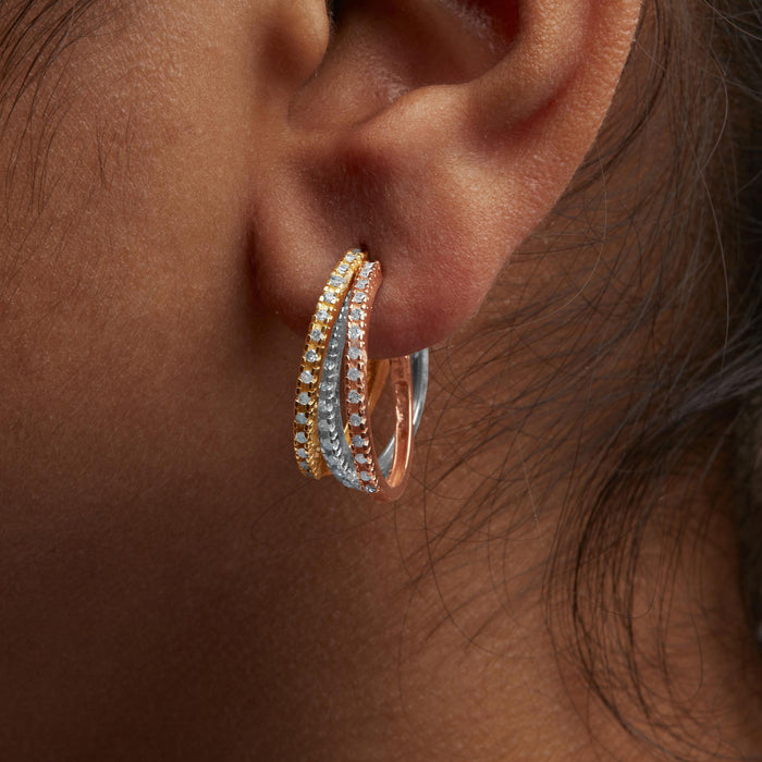 Aretes de aro triple con diamantes de 1/3 ct. p.t. en oro tricolor de 14K, foto 3