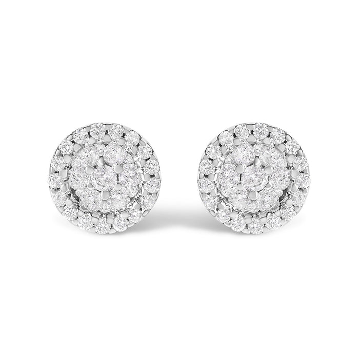 Aretes de botón redondos de racimo estilo halo con diamantes talla brillante de 1/2 ct. p.t. en oro blanco de 14K, foto 1
