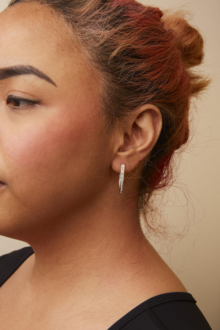 Aretes de aro en U con diamantes redondos y baguette de 1 ct. p.t. en oro amarillo de 10K, foto 3