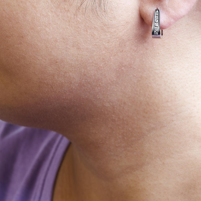 Aretes de aro de canal con diamantes redondos de talla brillante de 1/4 ct. p.t. en oro de 14K, foto 6