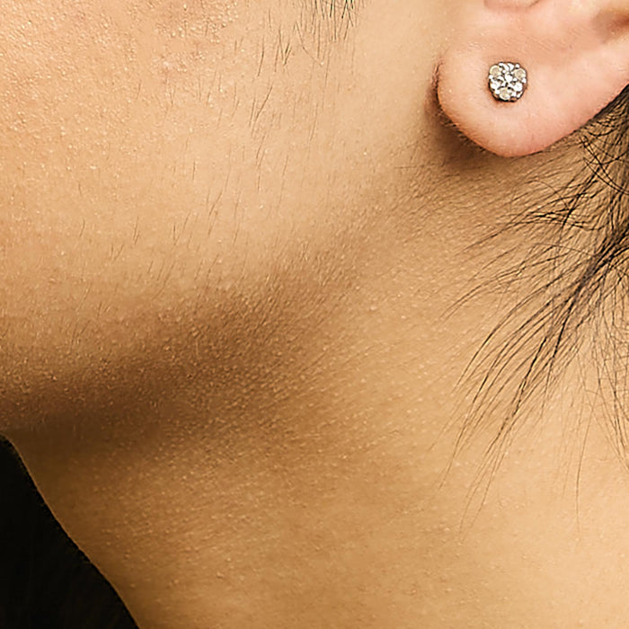 Aretes de botón de trío de garras con diamantes redondos de 1/10 ct. p.t. en plata de ley, foto 3