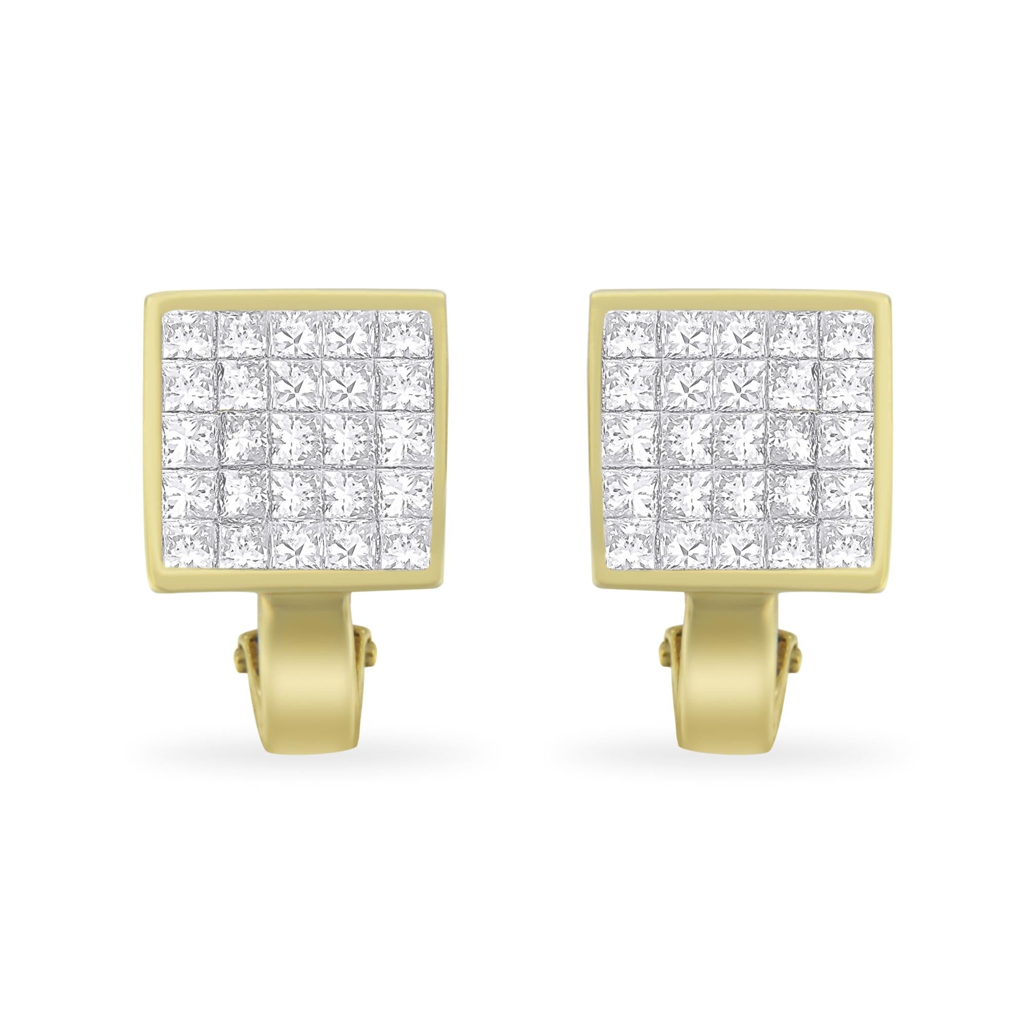 Aretes Huggie cuadrados con diamantes talla princesa de engaste invisible de 3 1/5 ct. p.t. en oro amarillo de 14K, color G-H, claridad VS1-VS2, foto 1