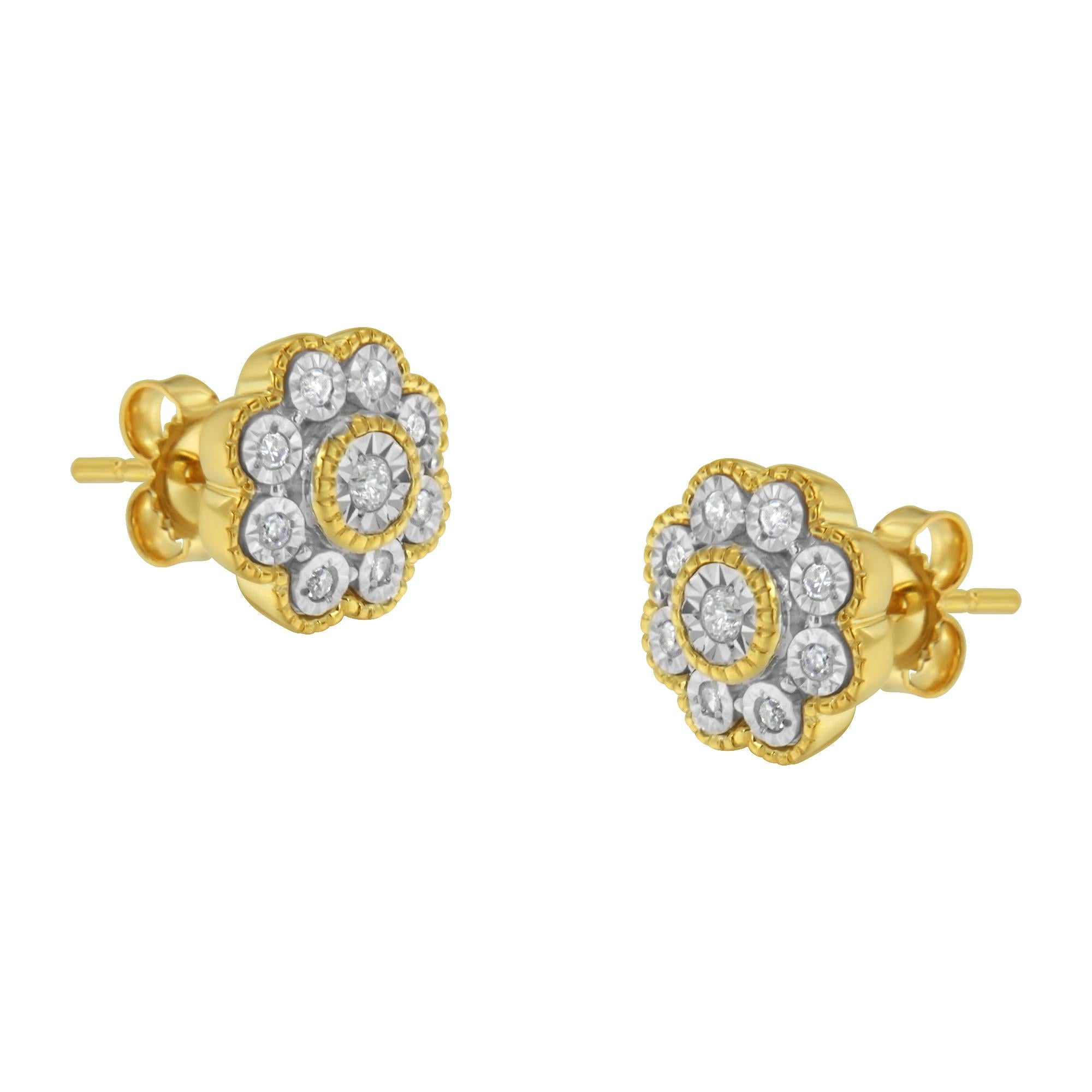 Aretes de botón florales Miracle-Plate con diamantes de 1/6 ct. p.t. en plata de ley bañada en oro amarillo de 14K, foto 1
