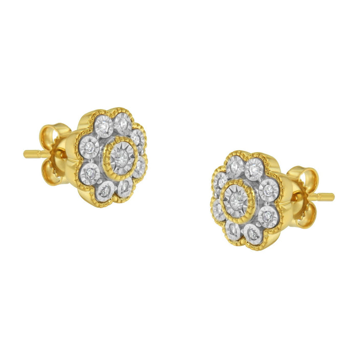 Aretes de botón florales Miracle-Plate con diamantes de 1/6 ct. p.t. en plata de ley bañada en oro amarillo de 14K, foto 1